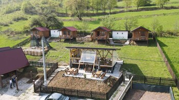bosnian pyramid glamping