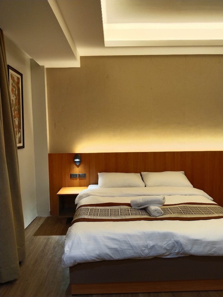 sarojus farmview hotel
