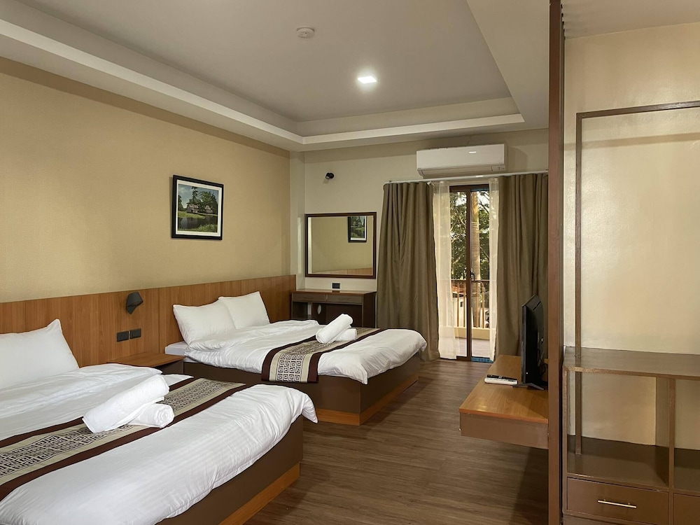 sarojus farmview hotel