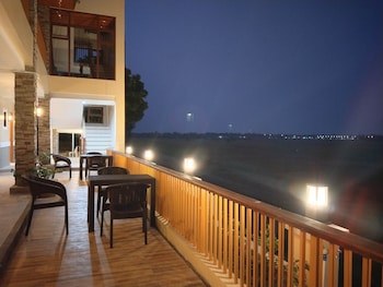 sarojus farmview hotel