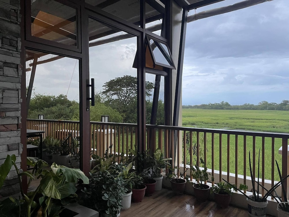sarojus farmview hotel