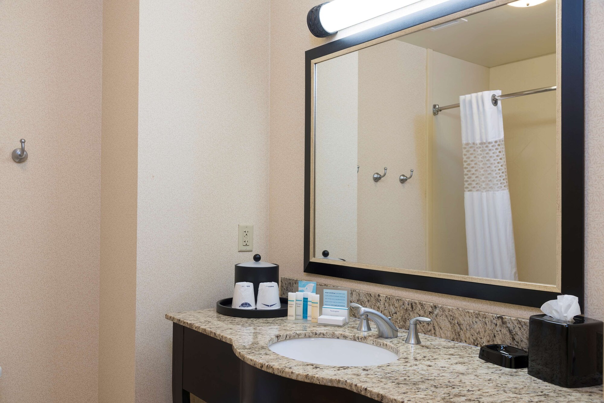 hampton inn and suites hartford manchester