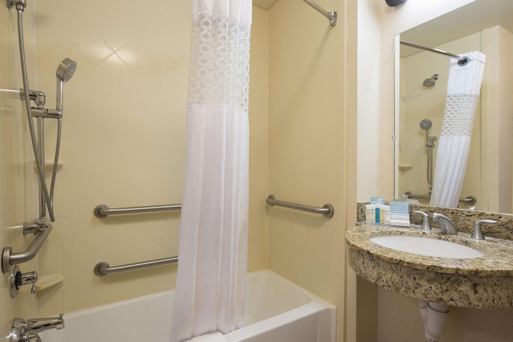 hampton inn and suites hartford manchester
