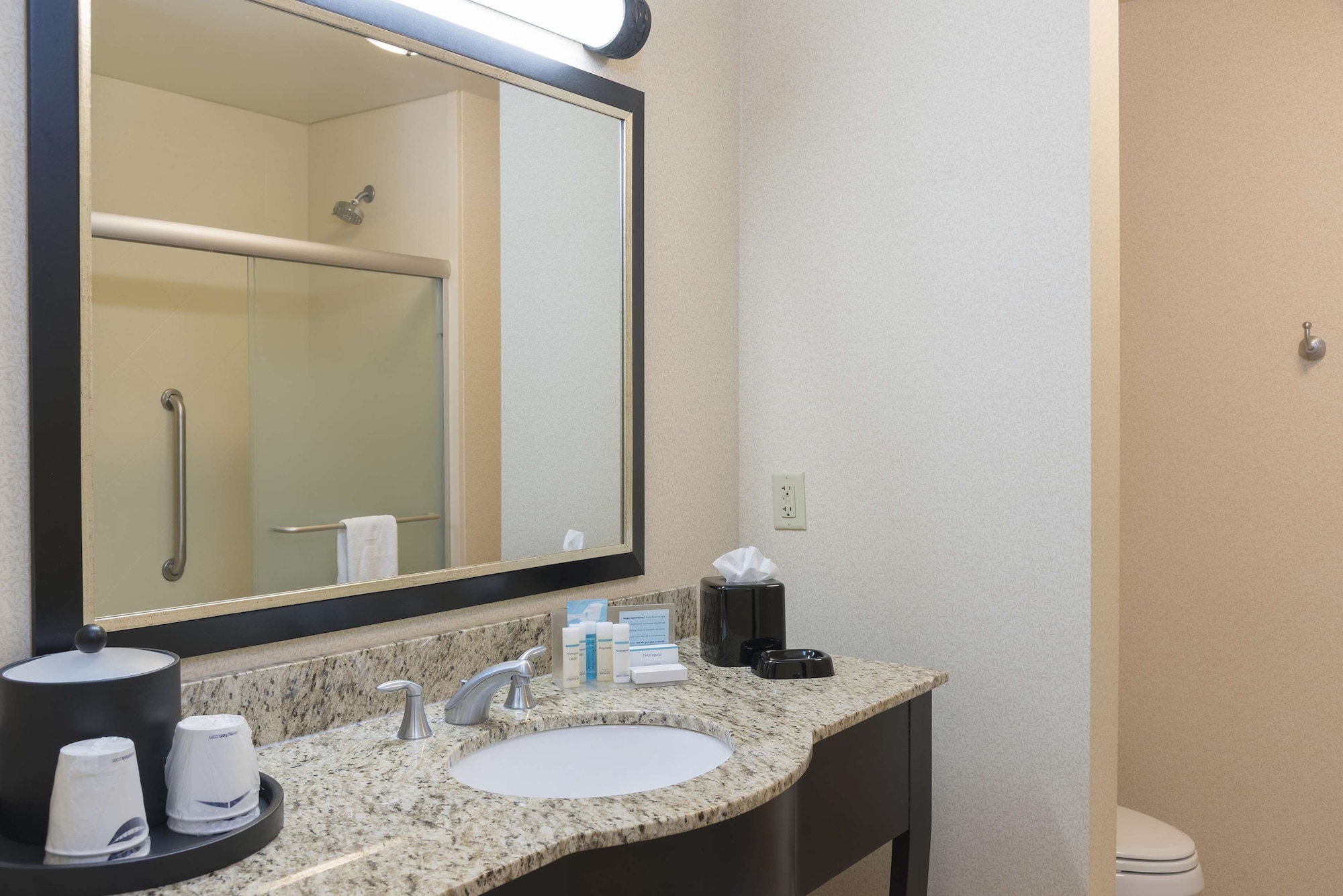 hampton inn and suites hartford manchester
