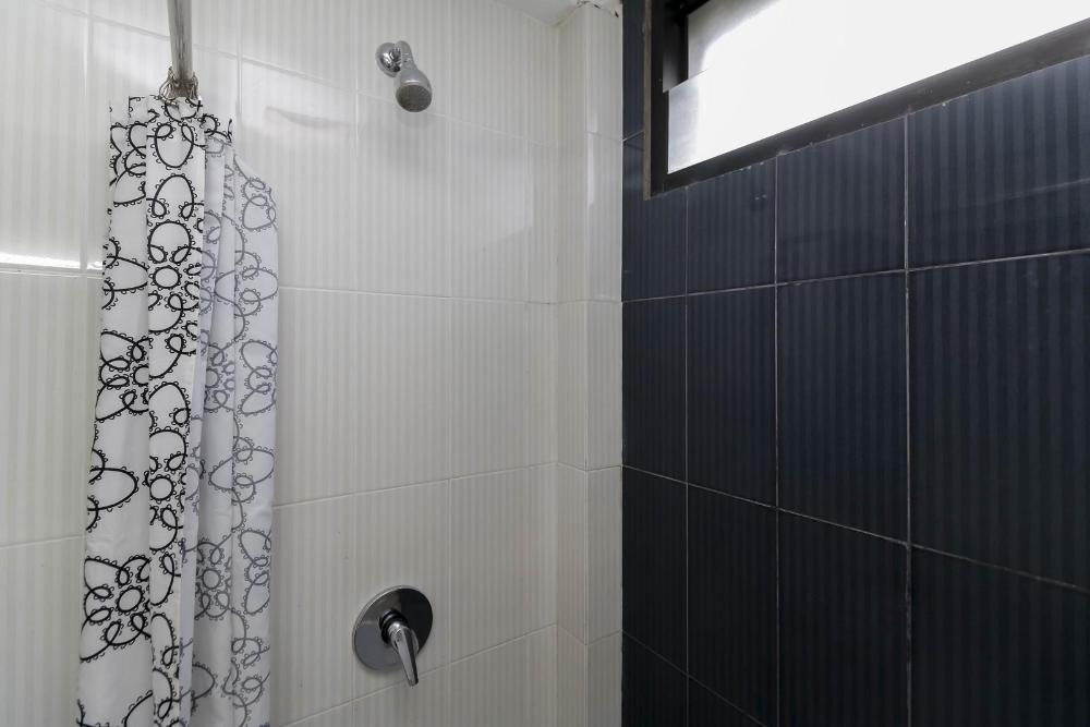 reddoorz plus grand populer hotel