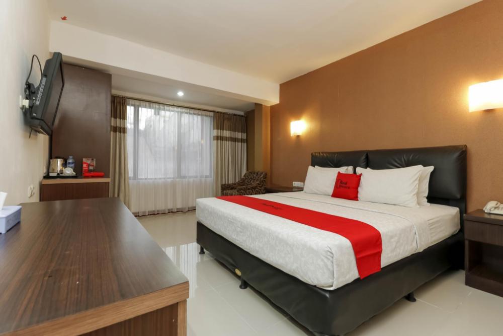 reddoorz plus grand populer hotel