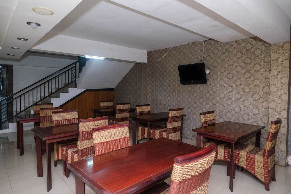 reddoorz plus grand populer hotel