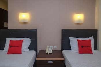 reddoorz plus grand populer hotel