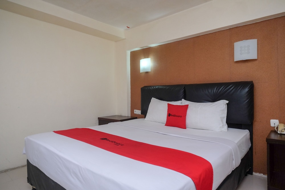 reddoorz plus grand populer hotel