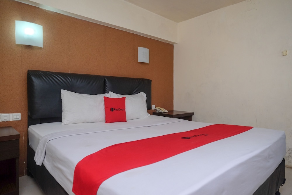reddoorz plus grand populer hotel