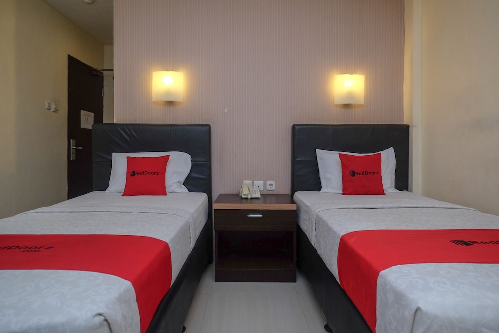 reddoorz plus grand populer hotel