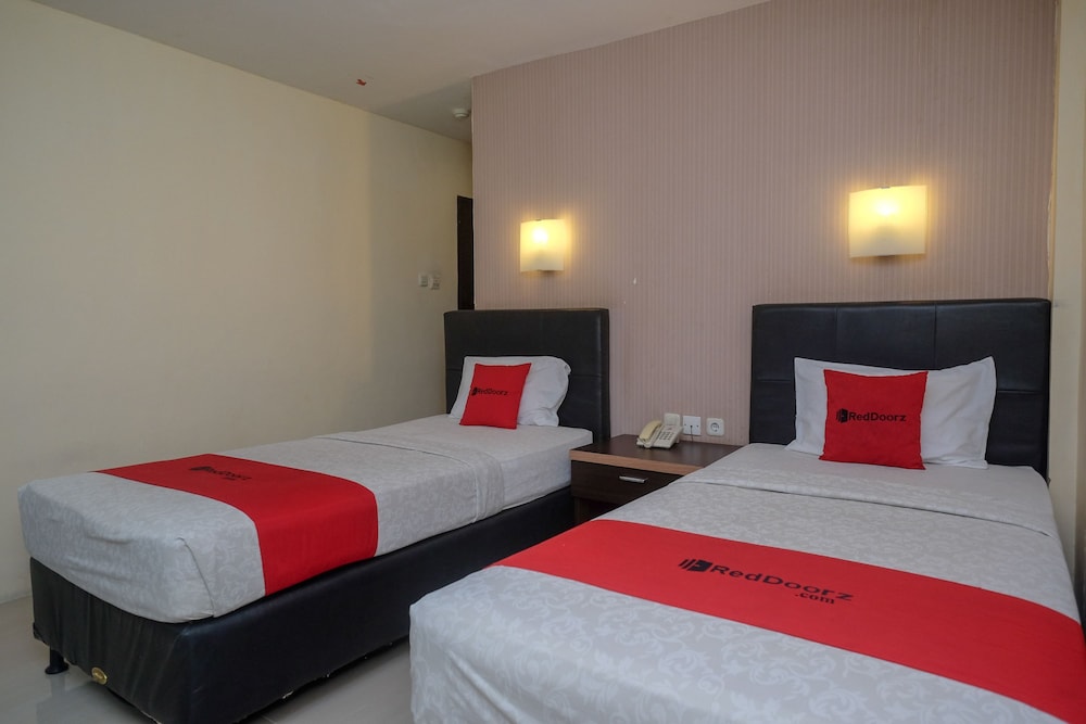 reddoorz plus grand populer hotel