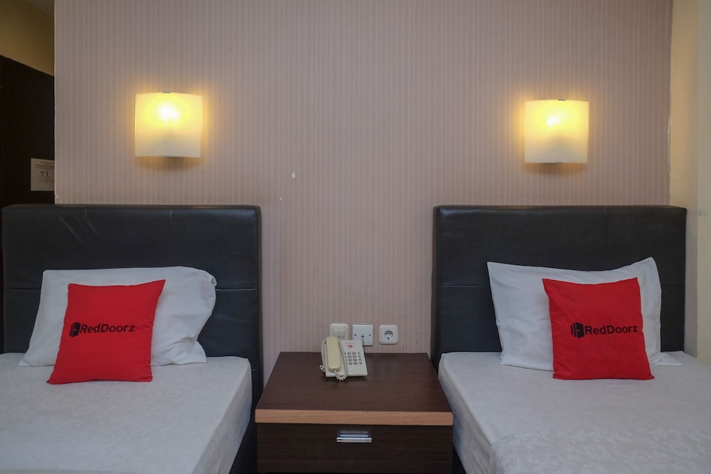 reddoorz plus grand populer hotel