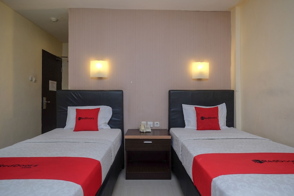 reddoorz plus grand populer hotel