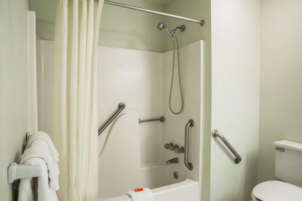 econo lodge crystal coast