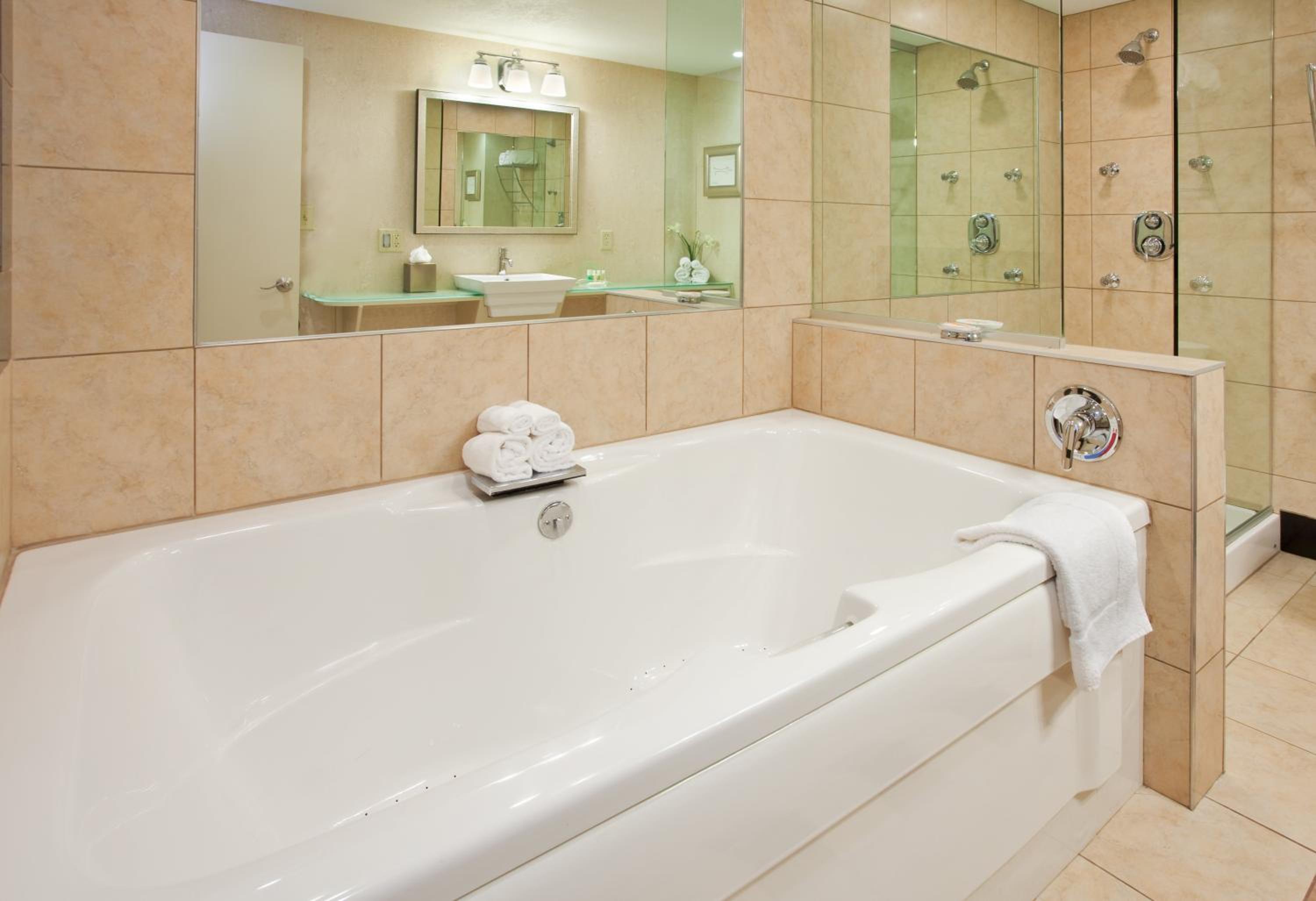 holiday inn manhattan at the campus by ihg