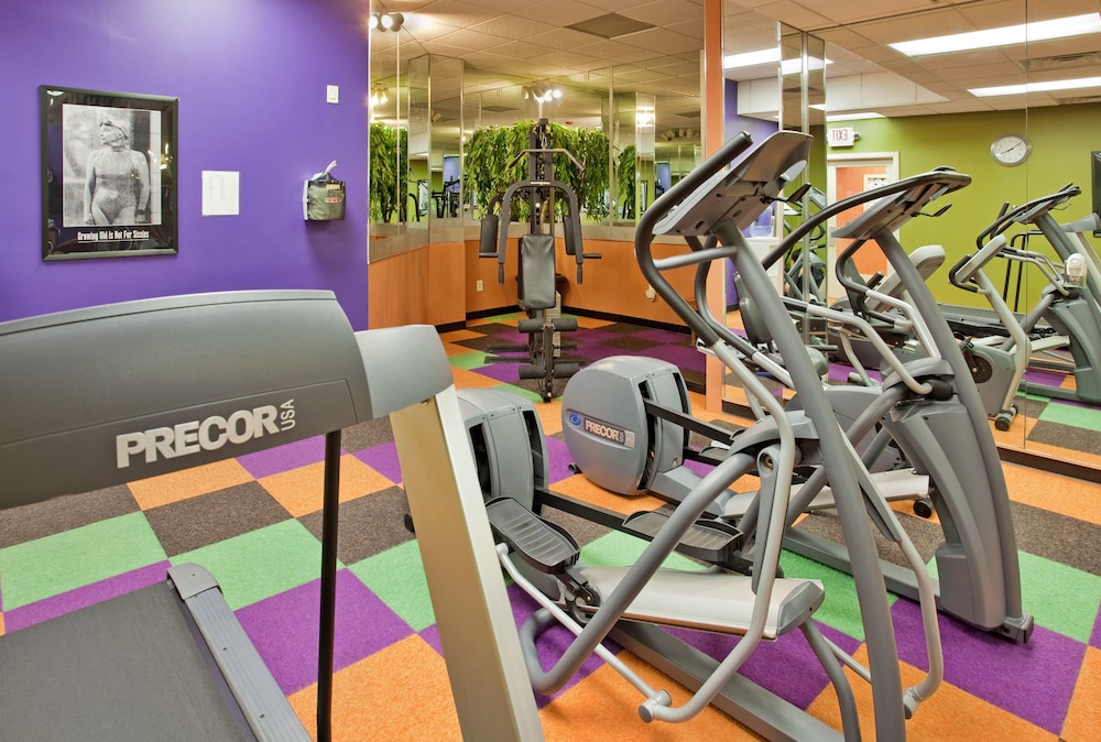 holiday inn manhattan at the campus by ihg