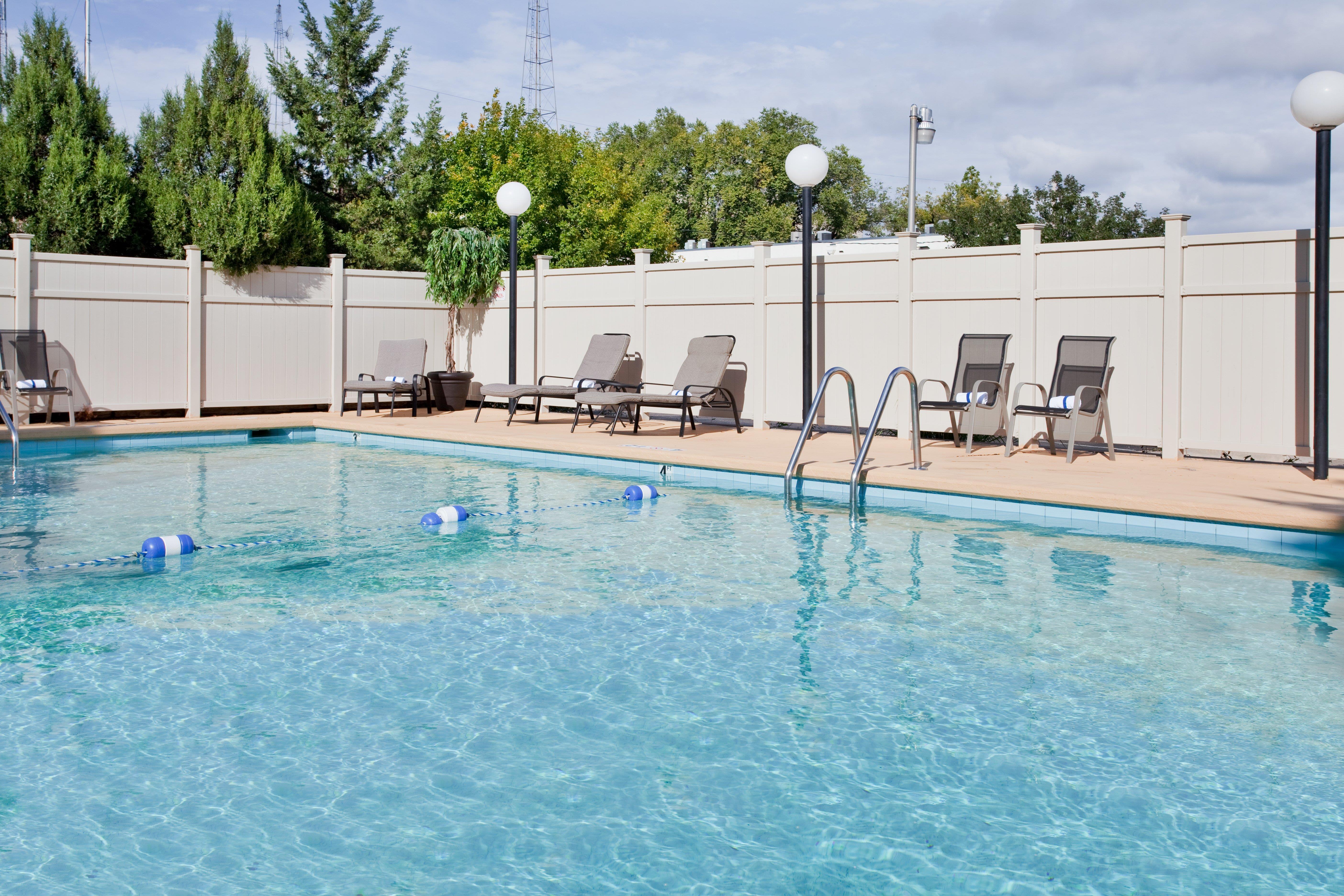 holiday inn manhattan at the campus by ihg