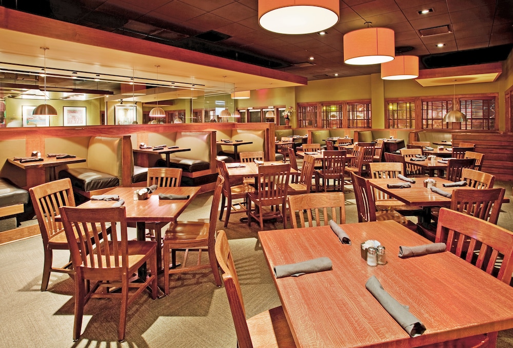 holiday inn manhattan at the campus by ihg