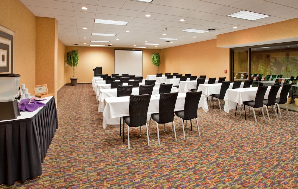 holiday inn manhattan at the campus by ihg