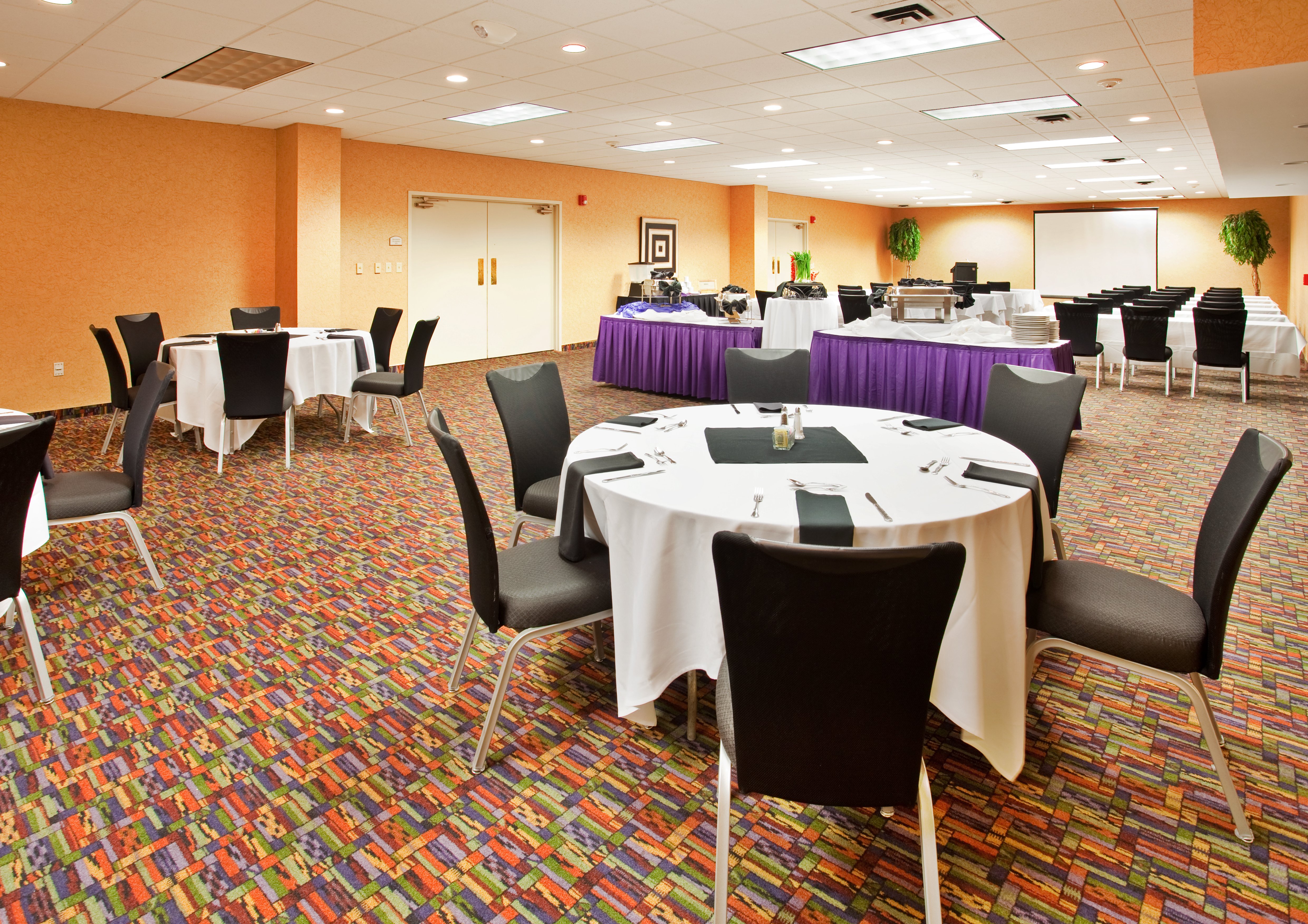 holiday inn manhattan at the campus by ihg