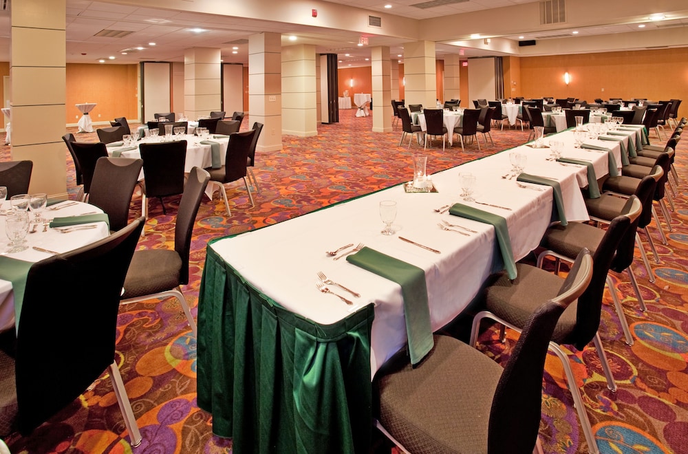 holiday inn manhattan at the campus by ihg