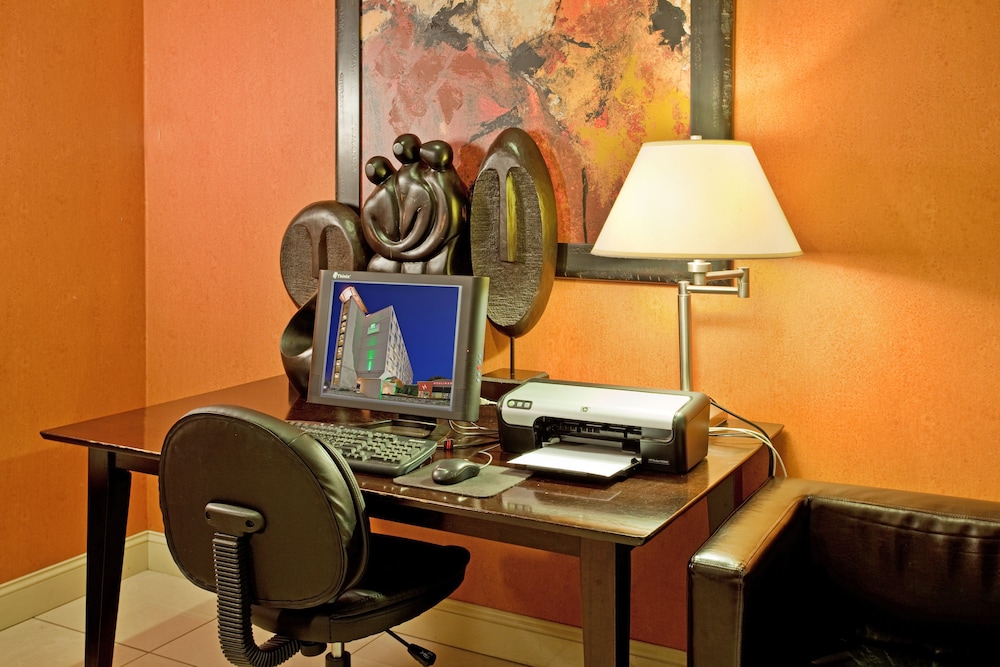 holiday inn manhattan at the campus by ihg