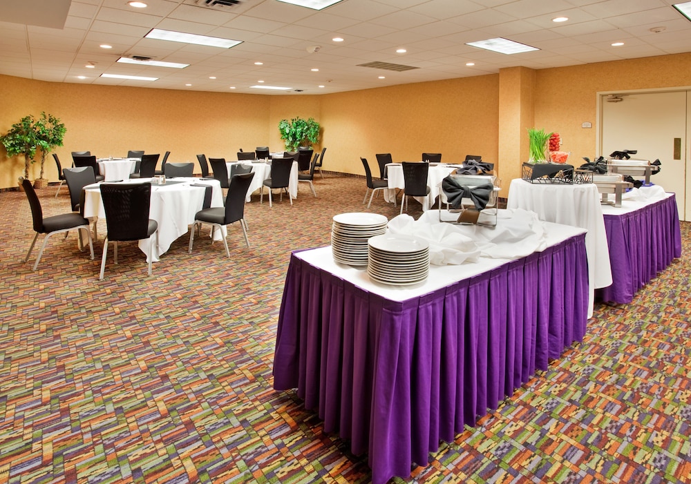 holiday inn manhattan at the campus by ihg