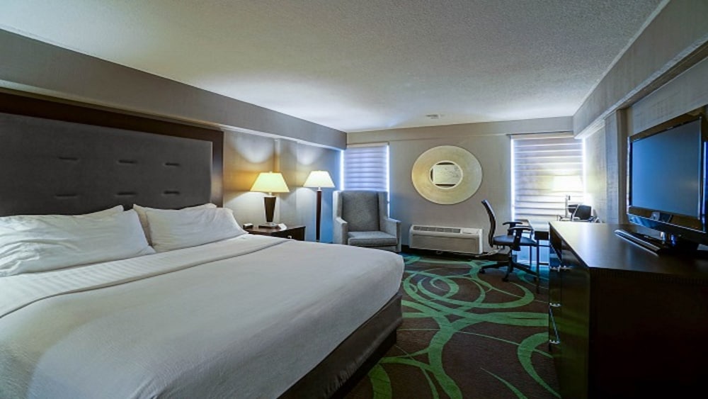 holiday inn manhattan at the campus by ihg