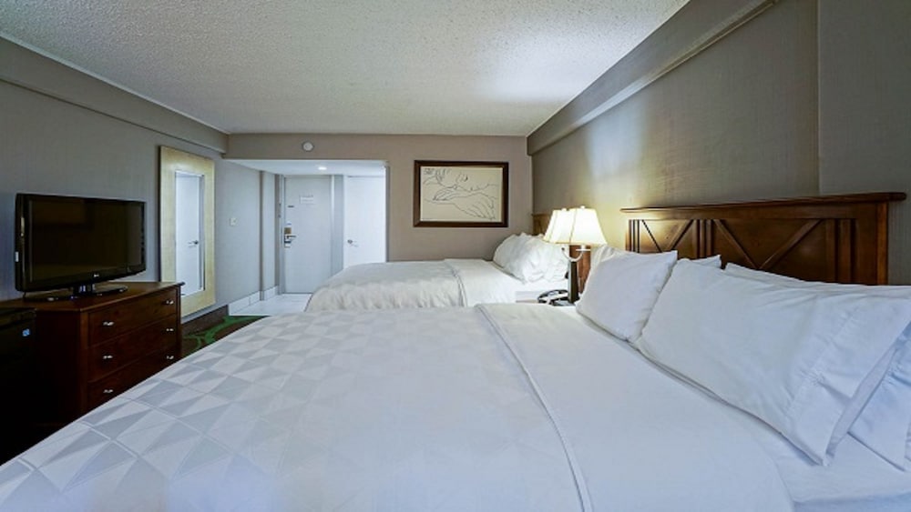 holiday inn manhattan at the campus by ihg