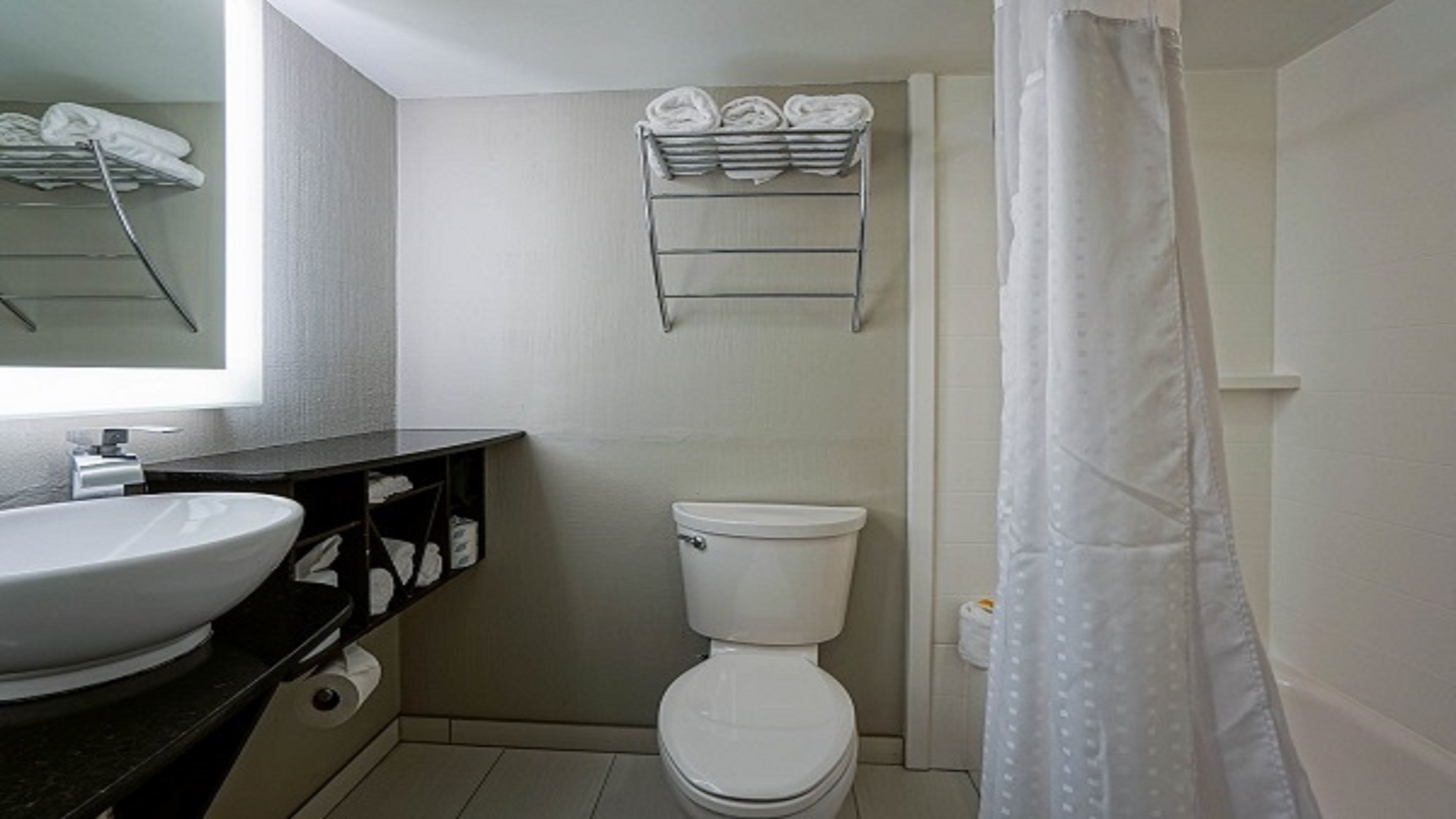 holiday inn manhattan at the campus by ihg