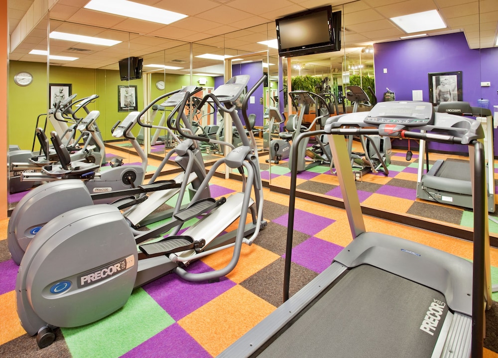 holiday inn manhattan at the campus by ihg