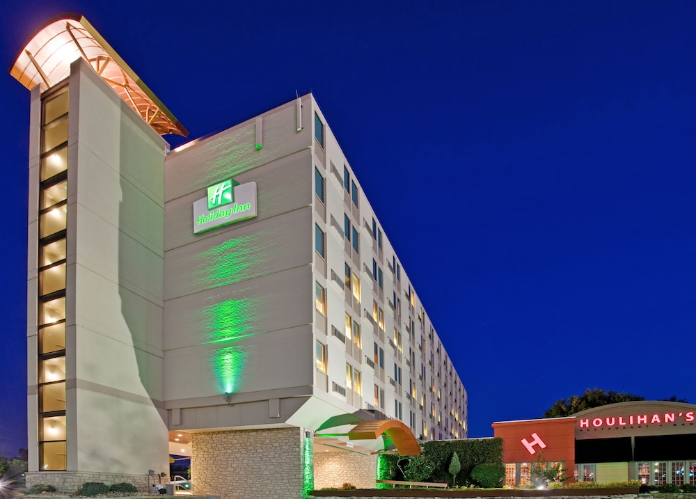 holiday inn manhattan at the campus by ihg
