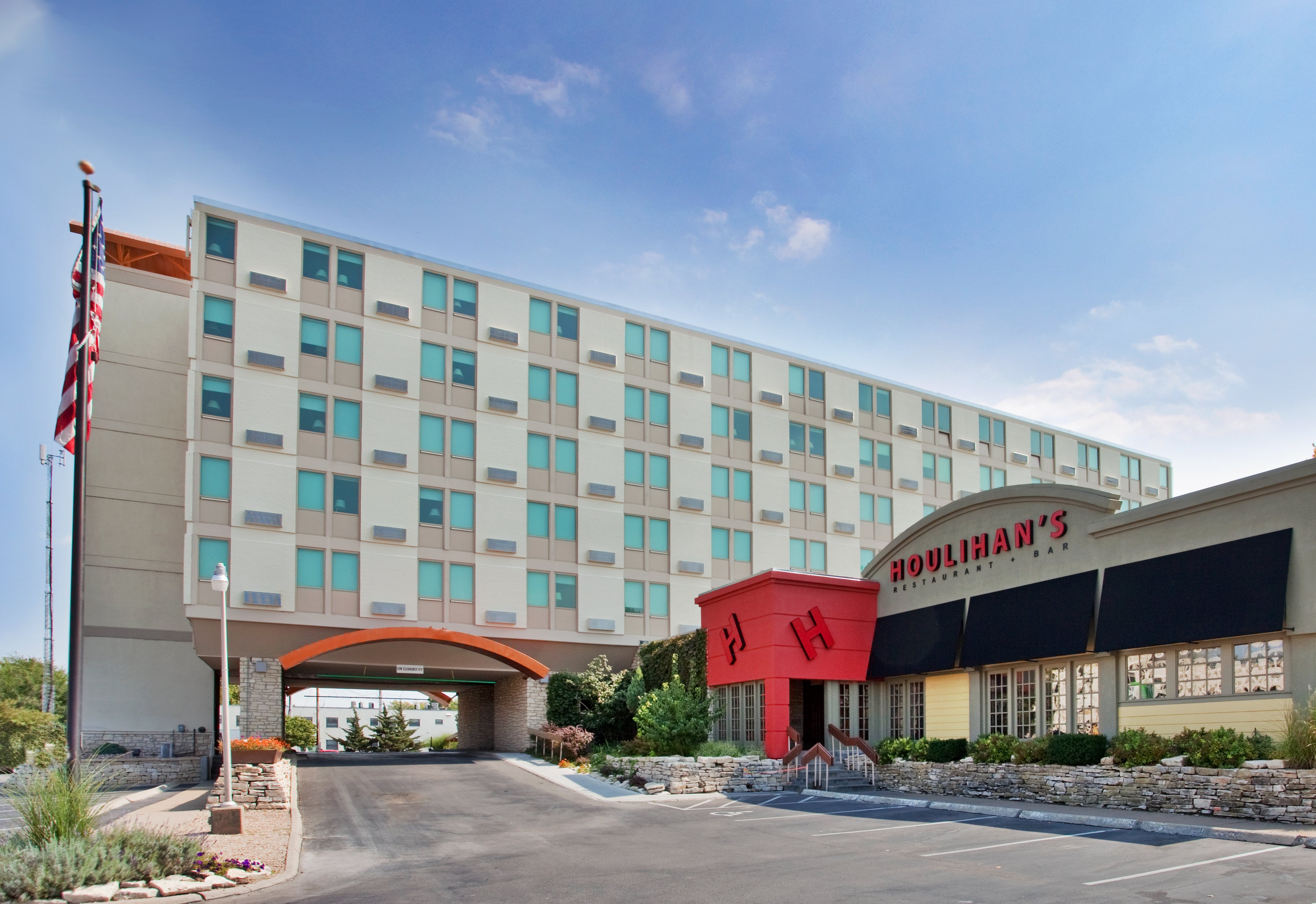holiday inn manhattan at the campus by ihg