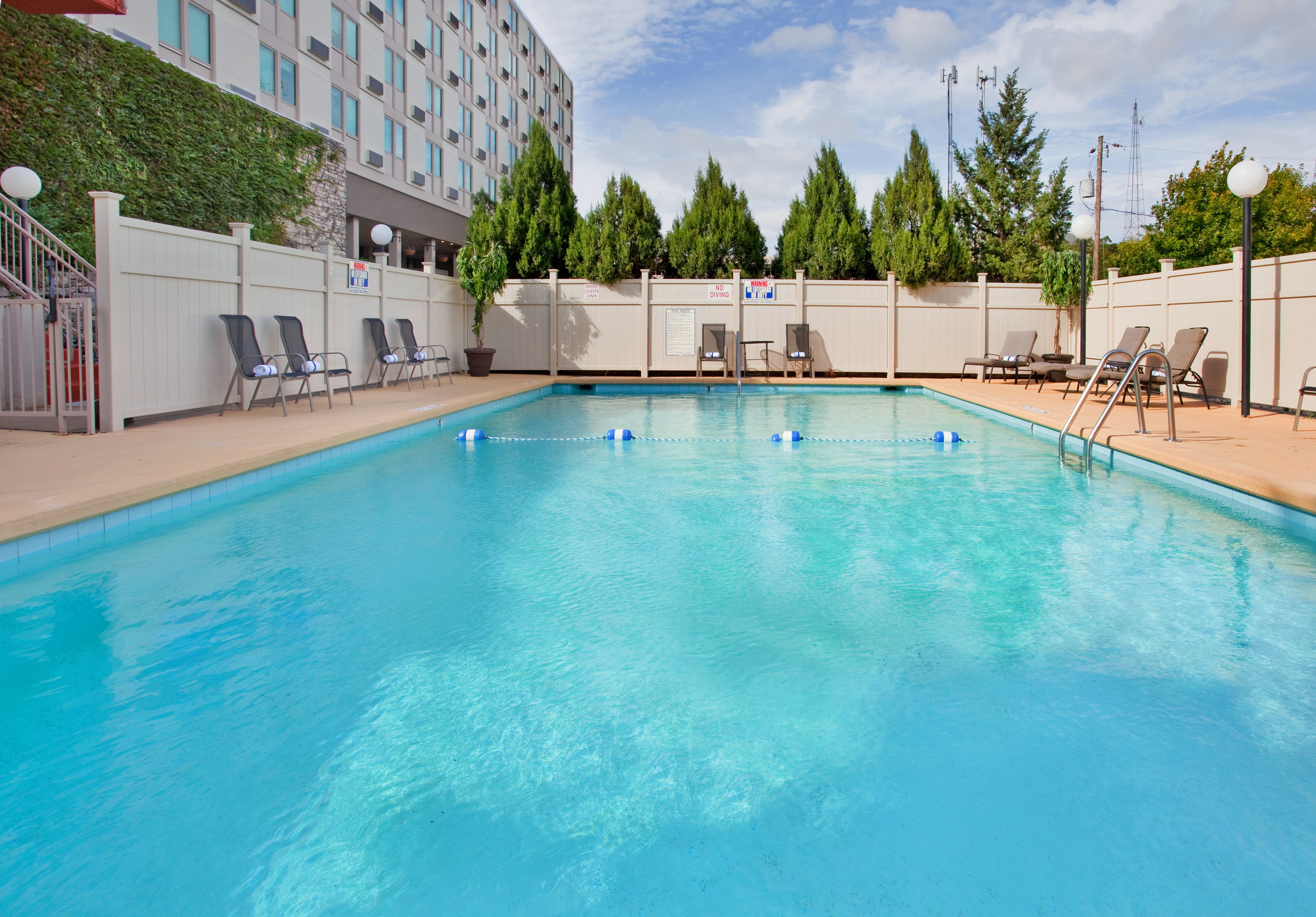 holiday inn manhattan at the campus by ihg