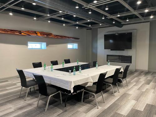 holiday inn manhattan at the campus by ihg