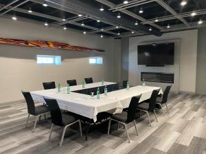 holiday inn manhattan at the campus by ihg