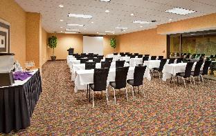 holiday inn manhattan at the campus by ihg