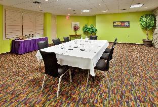 holiday inn manhattan at the campus by ihg