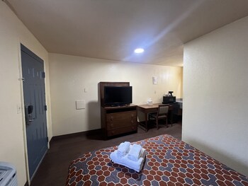 rodeway inn and suites east