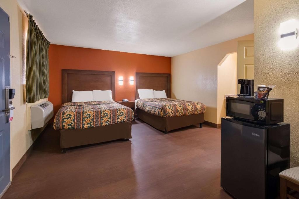 rodeway inn and suites east