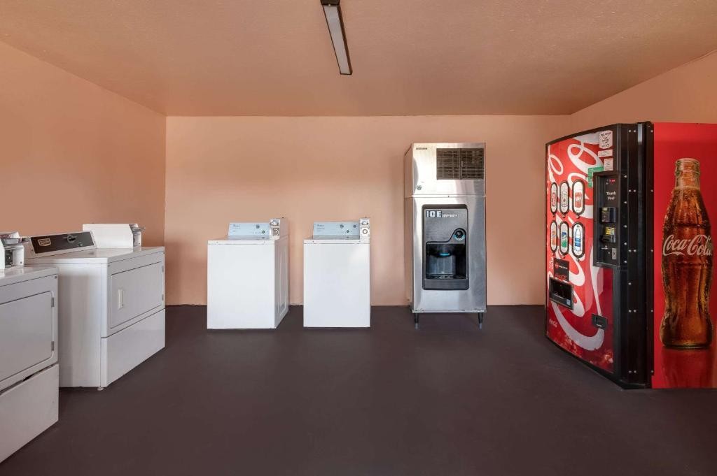 rodeway inn and suites east