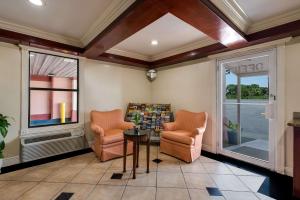 rodeway inn and suites east