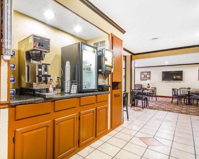 rodeway inn and suites east