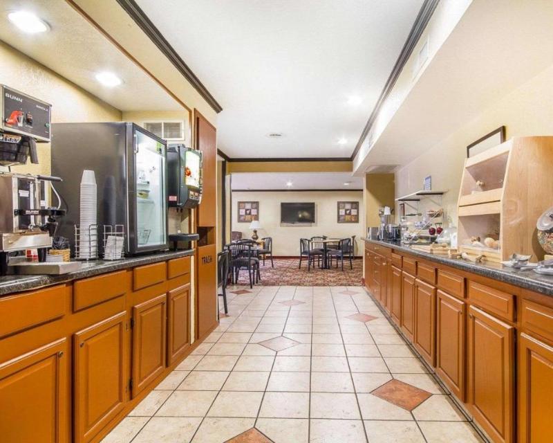 rodeway inn and suites east