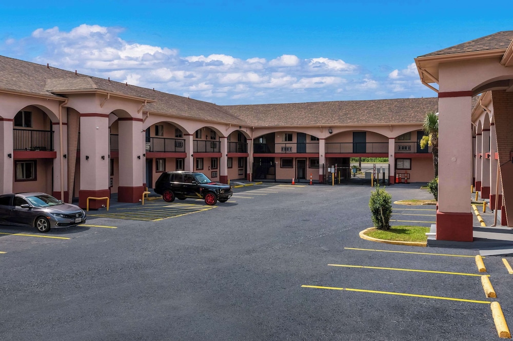 rodeway inn and suites east