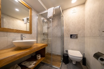 assos troy port hotel