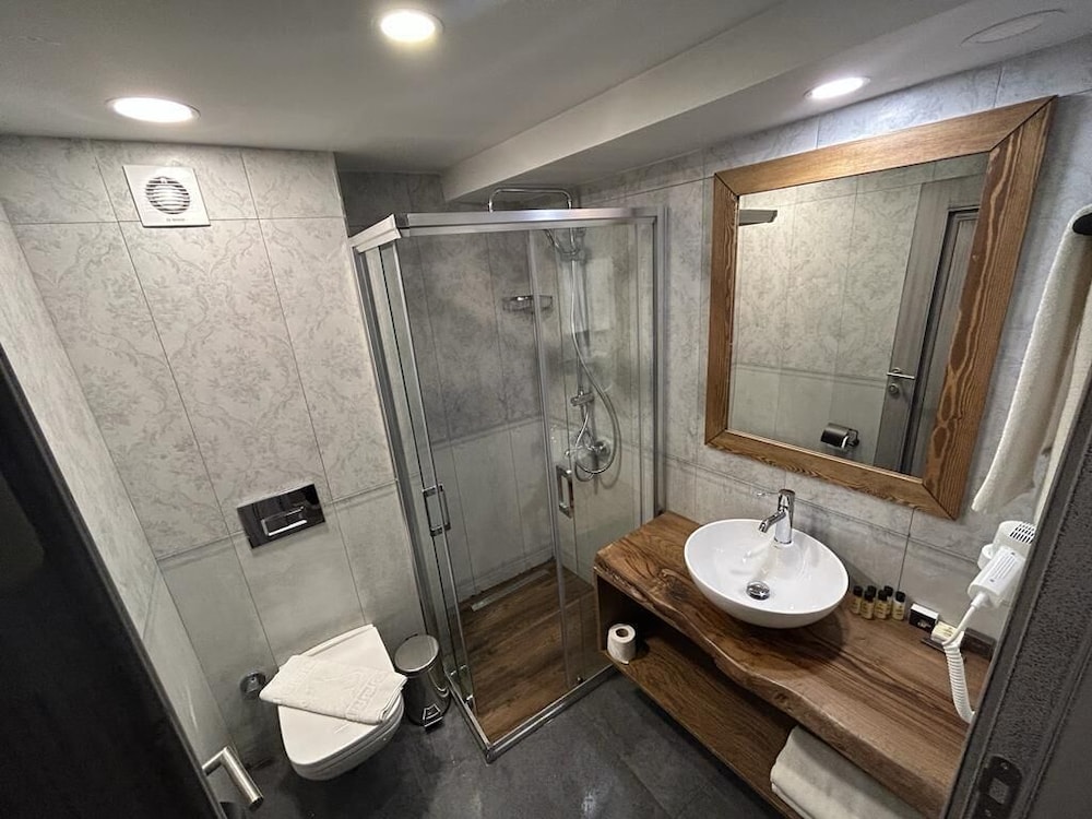 assos troy port hotel