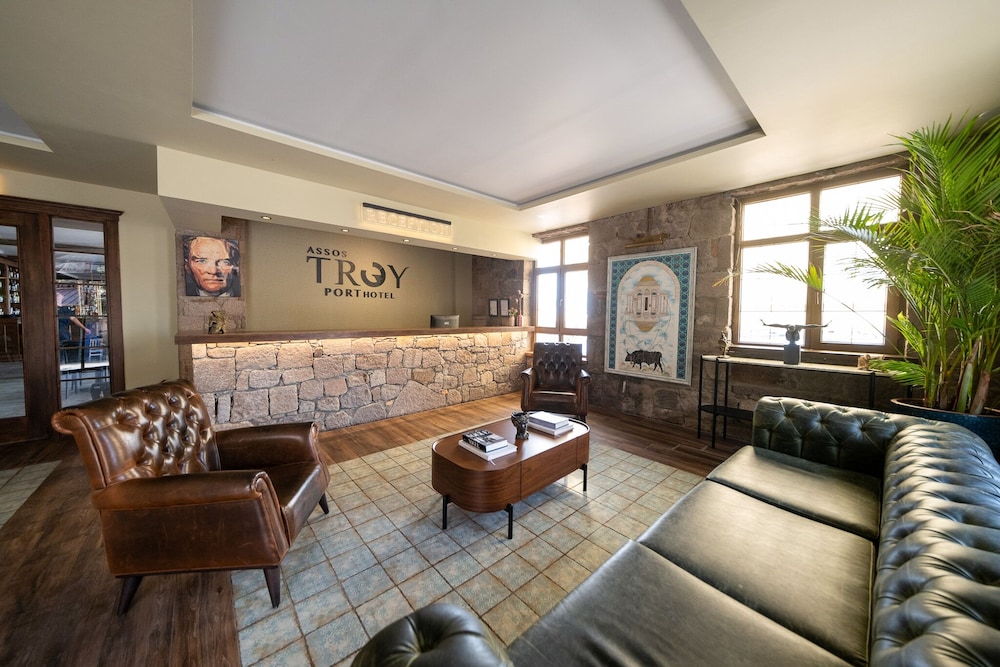 assos troy port hotel