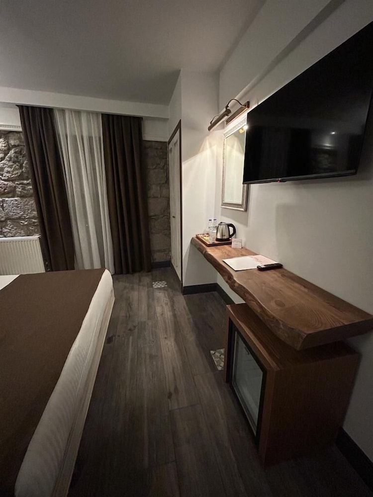 assos troy port hotel